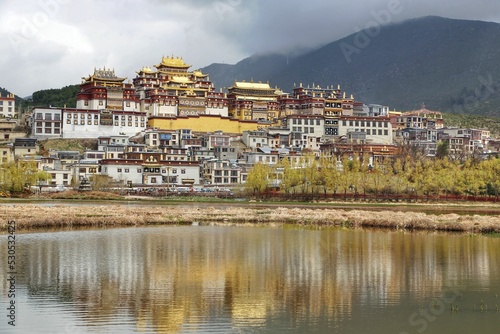 Obraz na płótnie Panoramic view of the Lijiang and Shangri-La, Yunnan Province