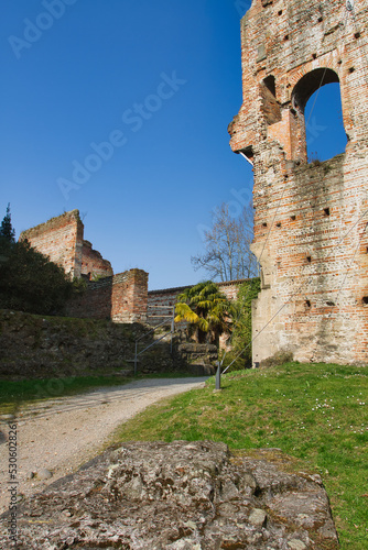 Tableau sur toile The old castle of Trezzo on Adda's city