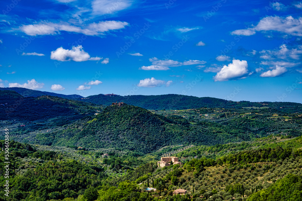 Obraz premium View of the town and surrounding Tuscan countryside of the town of Seggiano Tuscany Italy