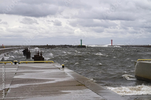Fototapeta Naklejka Na Ścianę i Meble -  autumn storm at sea brings dark clouds and high waves