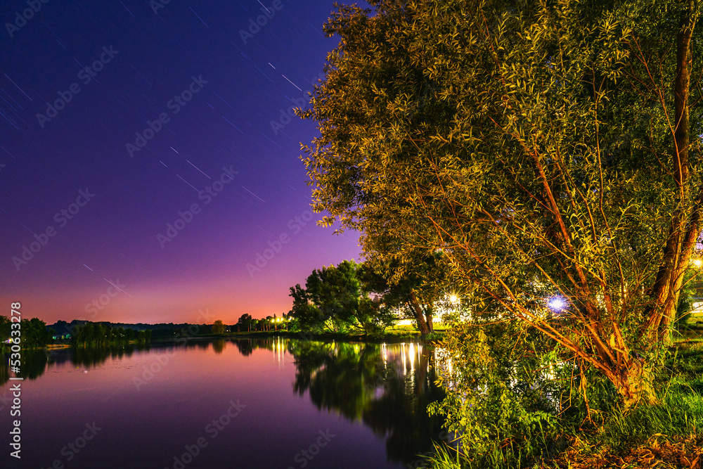 Wieczór nad jeziorem