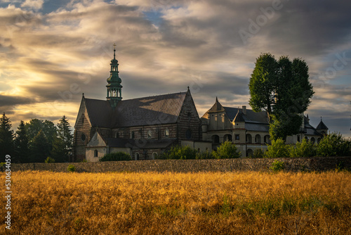 Obraz na płótnie Klasztor cystersów w Wąchocku w salonie
