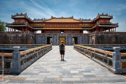 Turista atravesando puente de ingreso a la antigua ciudad imperial de Hue, patrimonio de la humanidad por la UNESCO photo