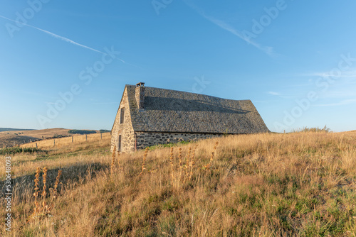 Photos Traditional sheepfold renovated in stone in Aubrac.