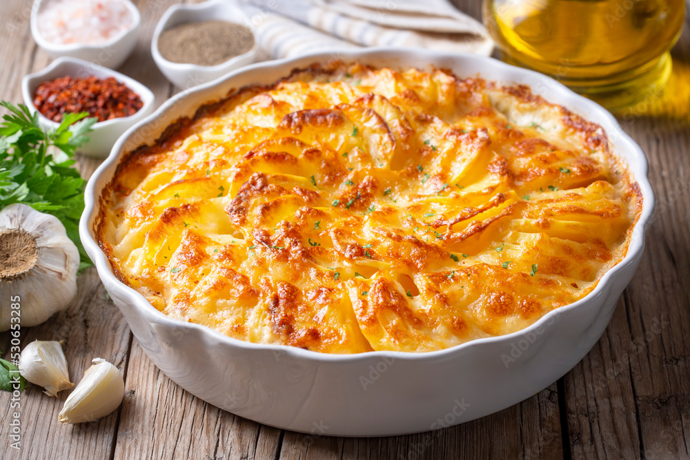 Potato gratin - graten (baked potatoes with cream and cheese) . Turkish name; Kremali patates