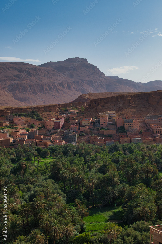 Obraz premium traditional red cloth town in morocco, old town panorama, traditional landscape