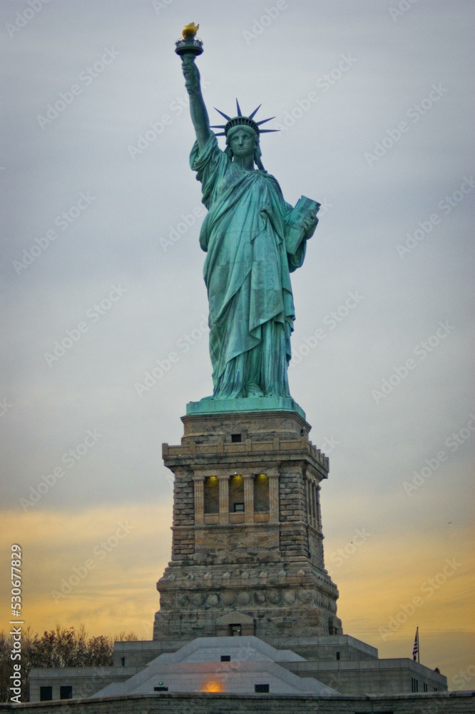 Fototapeta premium Statue of Liberty National Monument Statue of Liberty Liberty Island Sky Cloud Statue