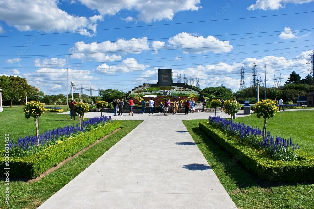 Fototapeta premium Floral Clock Cloud Sky Plant Tree Public space