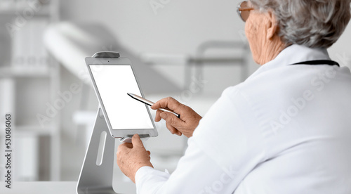 Elderly female doctor givin...