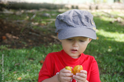 little child with fruits