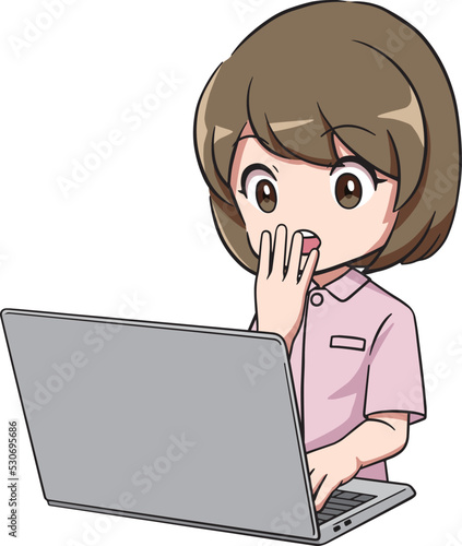 PC前で驚く看護師