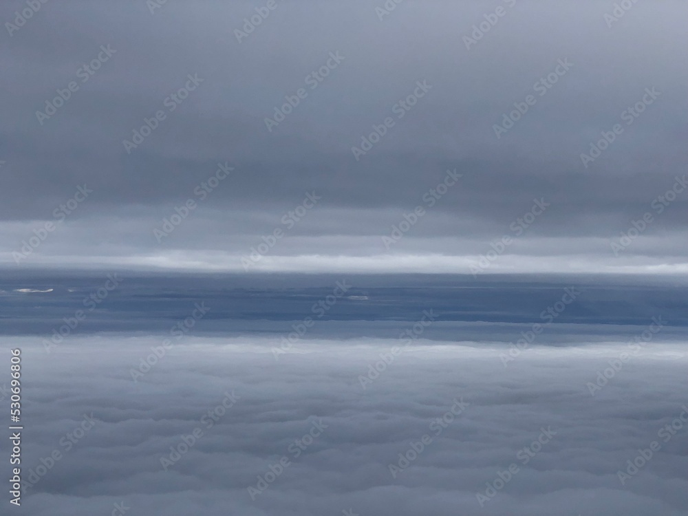 Obraz premium storm clouds over water