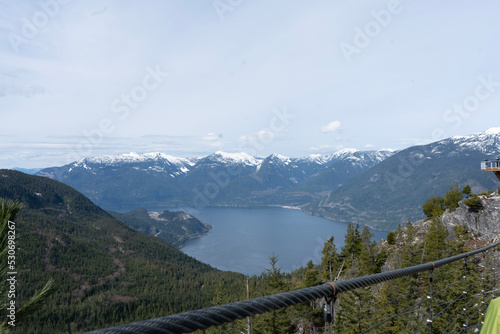 Tableau sur toile シートゥスカイゴンドラ　BC州　バンクーバー　カナダ　Sea to Sky Gondola　Howe Sound　海　大自然　森