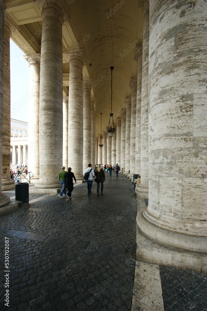 St. Peter's Basilica Symmetry City Column Arcade Arch