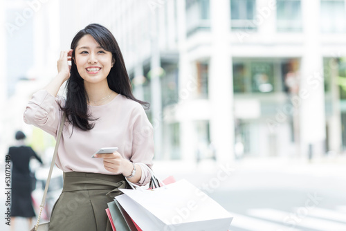 若い女性 Free Download 若い女性 - GFXLoad
