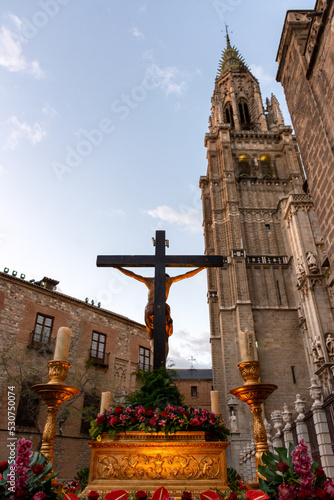 Cofradía de Nuestra Señora del Amparo de Toledo con los pasos de Virgen del Amparo, Oración en el Huerto, Cristo Amarrado a la columna, Nuestro padre Jesús Nazareno y Cristo de la Agonía
