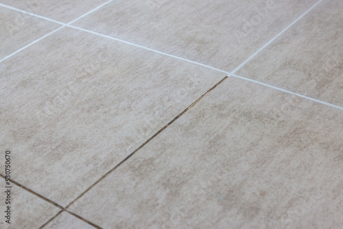 Obraz na płótnie DIY - Repair old tile grout