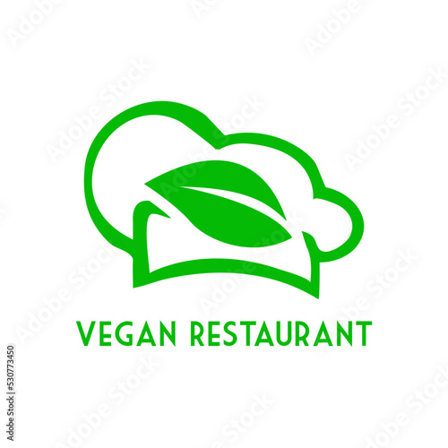 Concepto dieta vegana verde. Logo lineal con texto Vegan Restaurant con silueta de sombrero de chef y hoja de planta