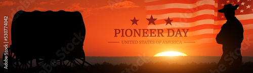 Fényképezés American settler on national flag background. USA. Pioneer.