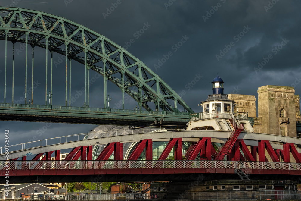 Obraz premium Mid shot of Tyne and Swing Bridge over the River Tyne, Newcastle