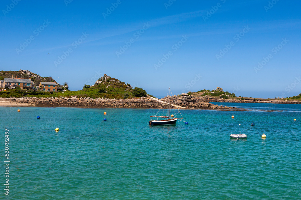 Obraz premium Boats moored in Raven's Porth, Old Grimsby, Tresco, Isles of Scilly, UK, on a glorious Summer's day