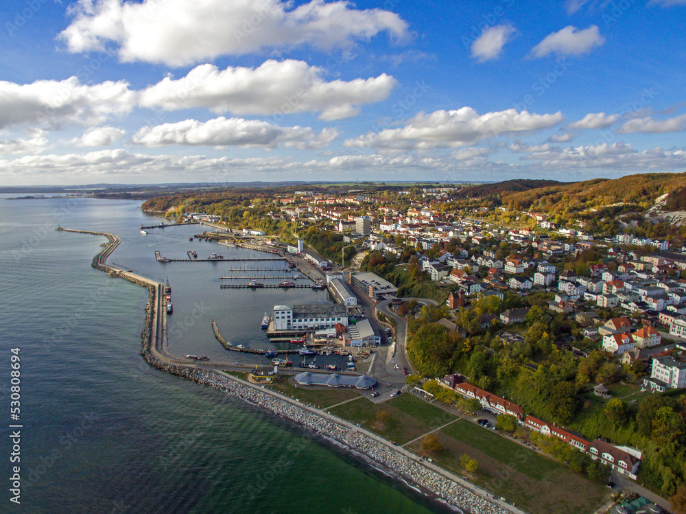 Hafenstadt Sassnitz auf der Insel Rügen Mecklenburg-Vorpommern Ostseeküste Luftaufnahme