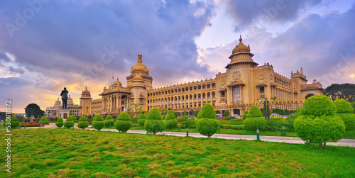 Foto Vidhana Soudha of a government building in Karnataka India