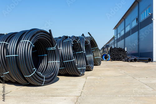 Foto warehouse of plastic pipes in the factory