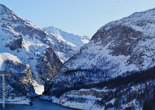 Obraz na płótnie snow covered mountains w salonie