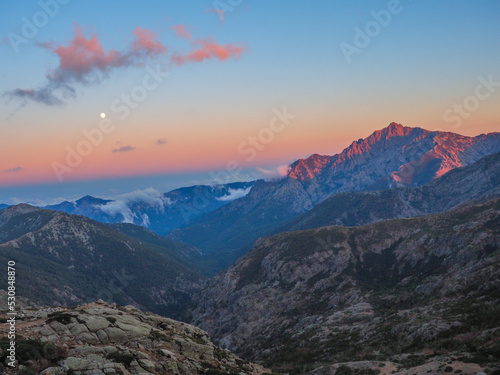 Korsika - Sonnenuntergang in den Bergen