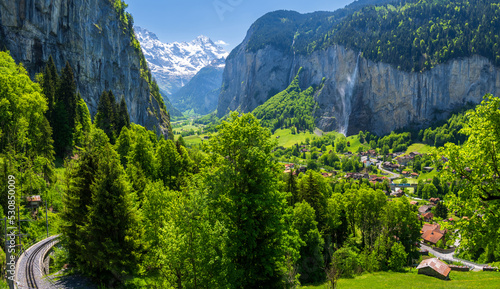 Obraz na płótnie view on alpine village Lauterbrunnen in Switzerland w salonie