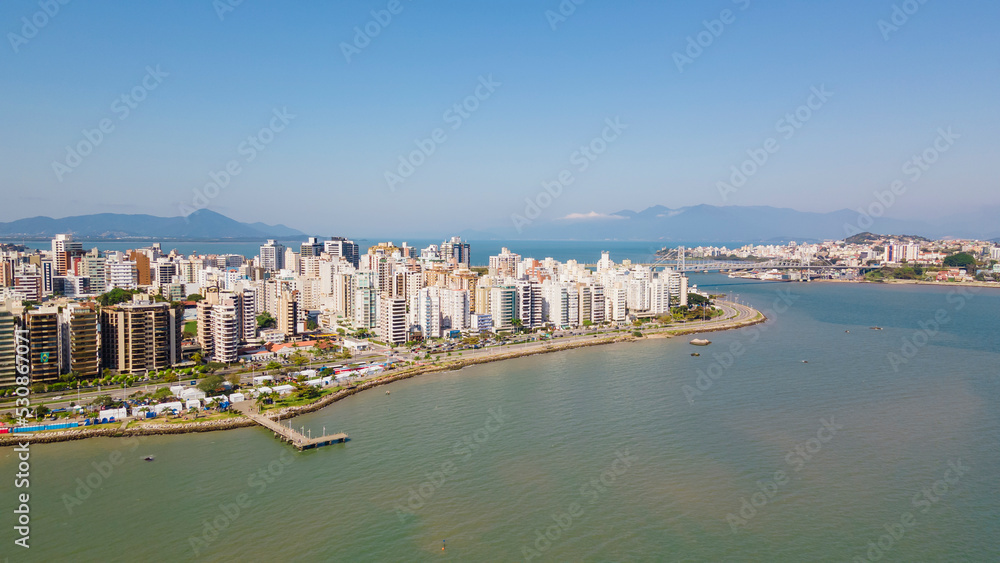 Obraz premium Panoramic drone view of the seaside of Florianopolis, capital of Santa Catarina