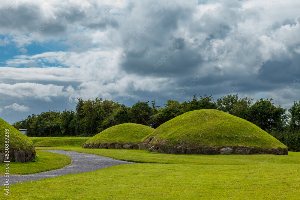 Fototapeta premium The megalithic tombs of Newgrange in Ireland
