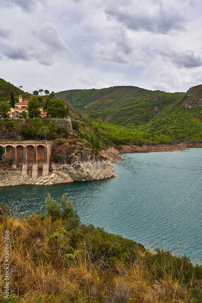 Panorámica del embalse de Loriguilla, en Chulilla, Valencia (España) Panorámica del embalse de Loriguilla, en Chulilla, Valencia (España)
