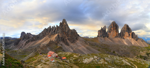 Fotografia Panorama of Monte Paterno and Tre Cime di Laveredo at the sunrise time, Dolomite