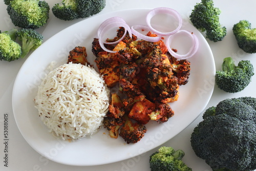 Fototapeta Naklejka Na Ścianę i Meble -  Tandoori paneer broccoli. Cottage cheese cubes and broccoli florets marinated with yogurt and spices and air fried. A healthy side dish along with rice.