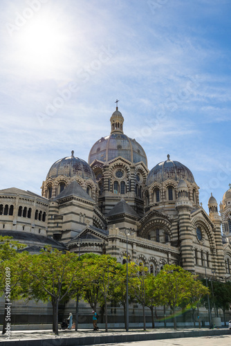 Rayons de soleil sur la Cath  drale La Major de Marseille