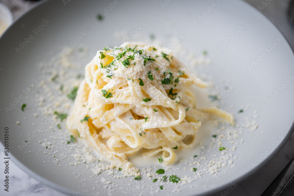 fettuccine alfredo, traditional cream cheese pasta