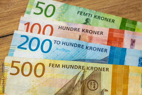 Canvastavla Norwegian money, 50,100,200 banknotes, and 500 crowns lying on the desk, Financi