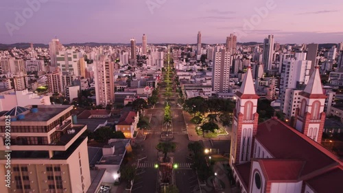 entardecer, noite, cidade, Chapecó, Santa Catarina, Brasil, luzes, ruas, trânsito, prédios, drone, centro, Getúlio Vargas, panorama, construções, capital