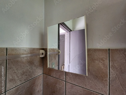 espelho de banheiro photo