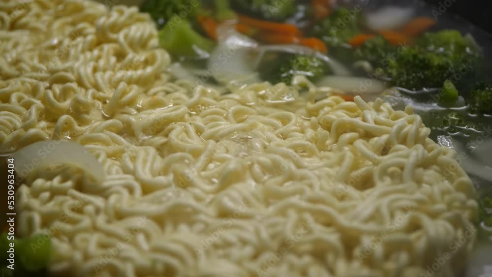 The motion of cooking noodles and vegetables The motion of cooking noodles and vegetables