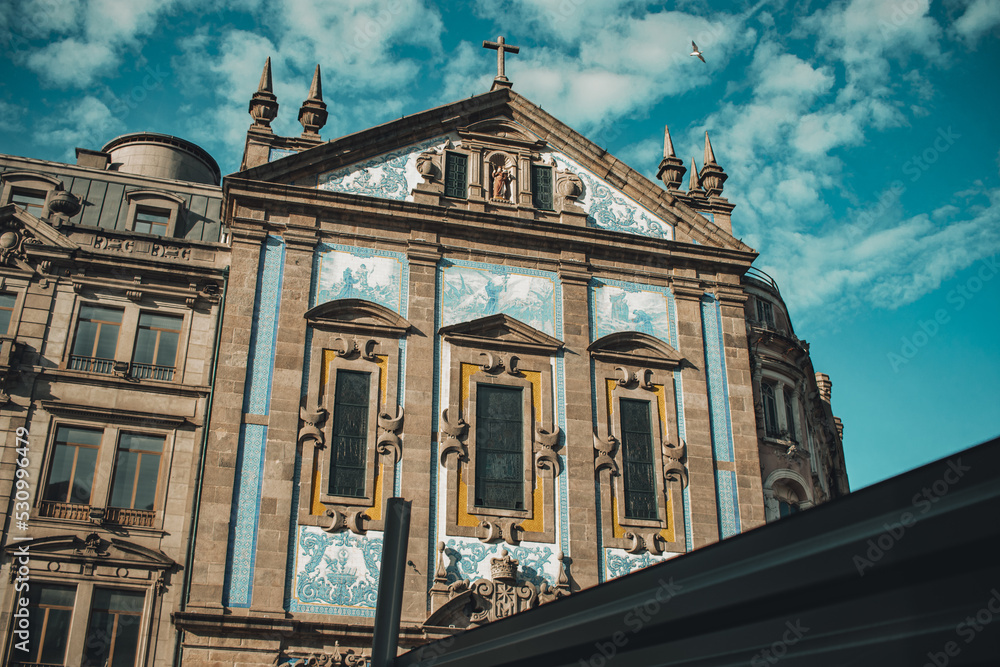 Obraz premium Porto, Portugal - 2022: Detail of Santo António dos Congregados Church near the train station of São Bento.