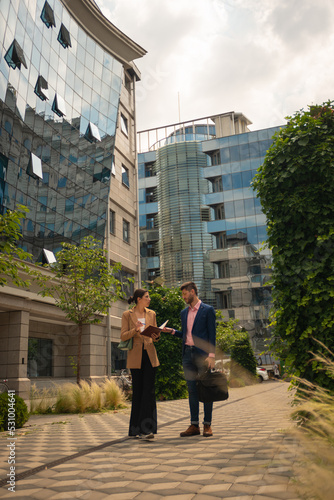 Wallpaper Mural Male and female business leaders Torontodigital.ca