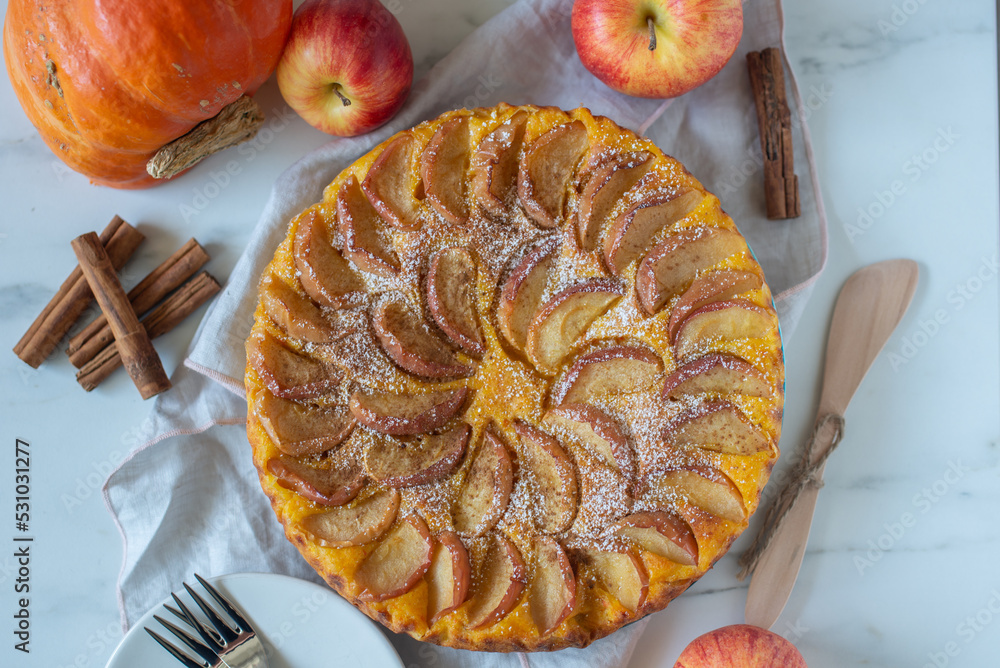 Freshly baked apple pie with apples Freshly baked apple pie with apples