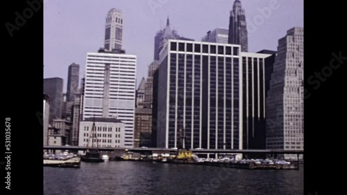 United States 1975, Manhattan skyline across river Brooklyn Bridg