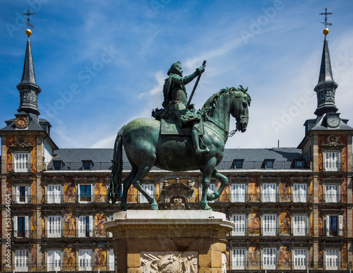 Postcard of the statue of King Philip III of Spain, in the famous square of Madrid with a beautiful facade in the background, this is a very famous and busy place for tourists and travelers in Madrid.