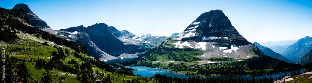 Hidden Lake overview from Logan Pass in Glacier National Park, Montana, USA.  - obrazy, fototapety, plakaty 