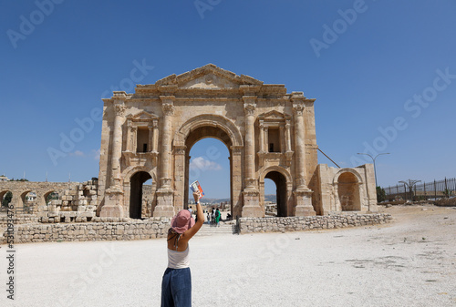 tourist guide in front of hadrian arch in Jerash