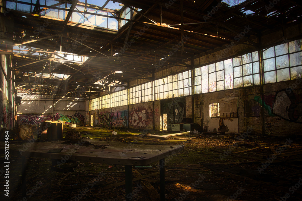 Alte Halle - Beatiful Decay - Abandoned - Verlassener Ort - Urbex / Urbexing - Lost Place - Artwork - Creepy - High quality photo	 - obrazy, fototapety, plakaty 
